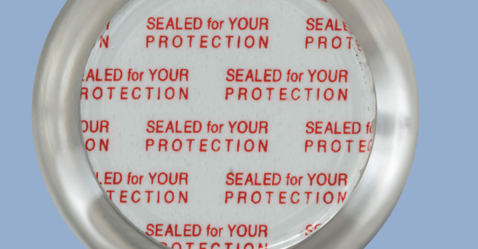 Sello sensitivo pressure nacional de espesor 0.025”, ideal para productos secos o pastosos. Se adhiere al cerrar la tapa sin necesidad de maquinaria – Sellaempaq